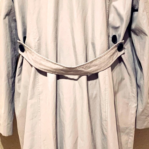 Universal Standard Trench Coat - Picture 4 of 11